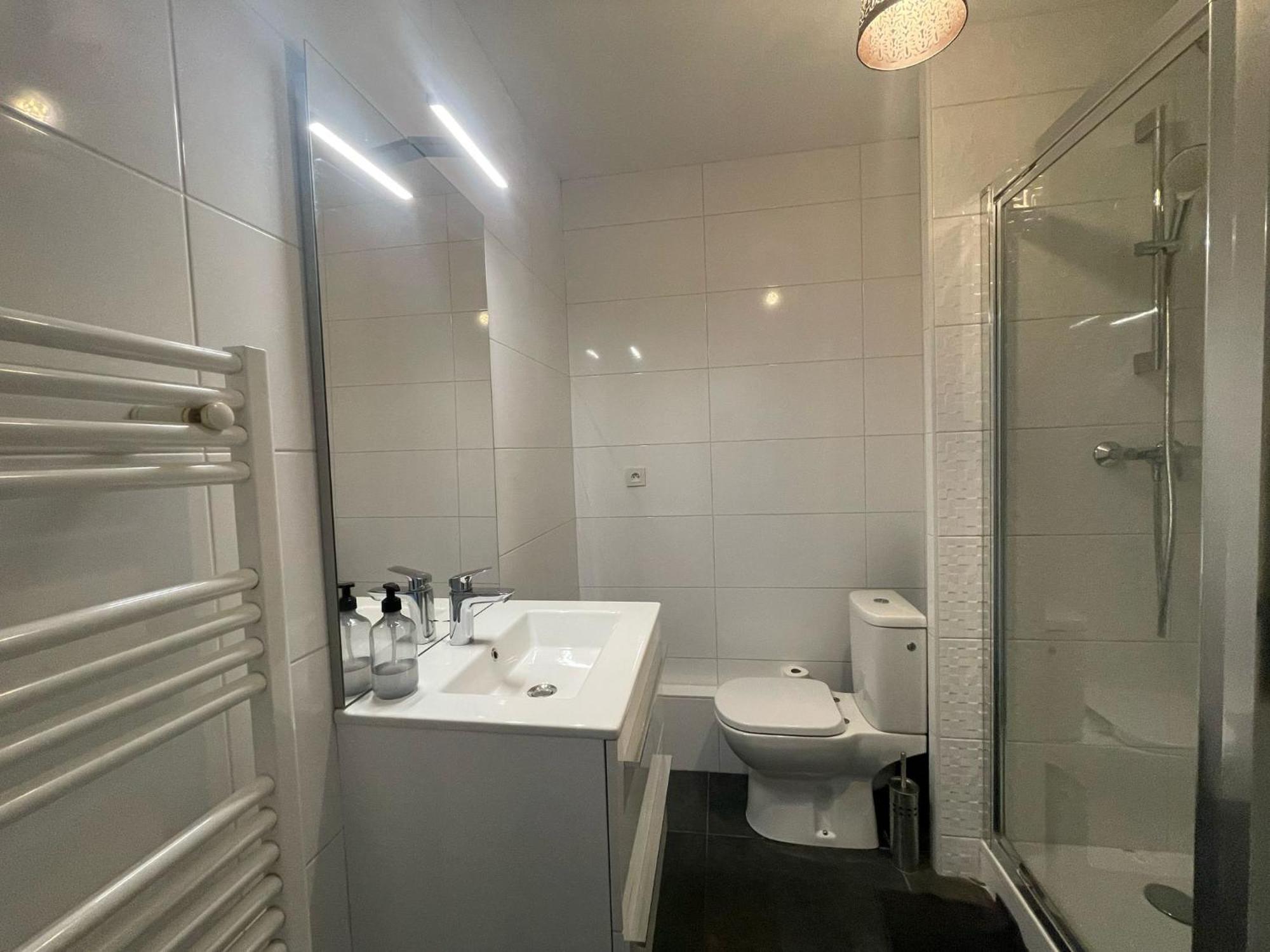City & Cosy, Lyon Charcot- Wifi - Lave Linge - Balcon - Parking Ngoại thất bức ảnh