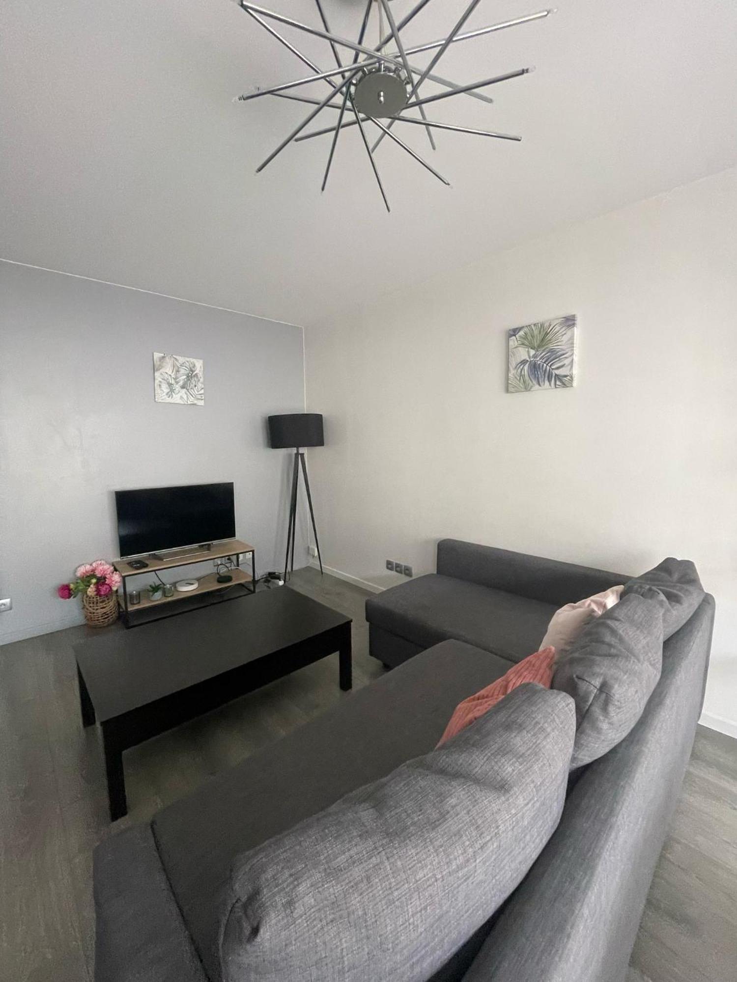 City & Cosy, Lyon Charcot- Wifi - Lave Linge - Balcon - Parking Ngoại thất bức ảnh