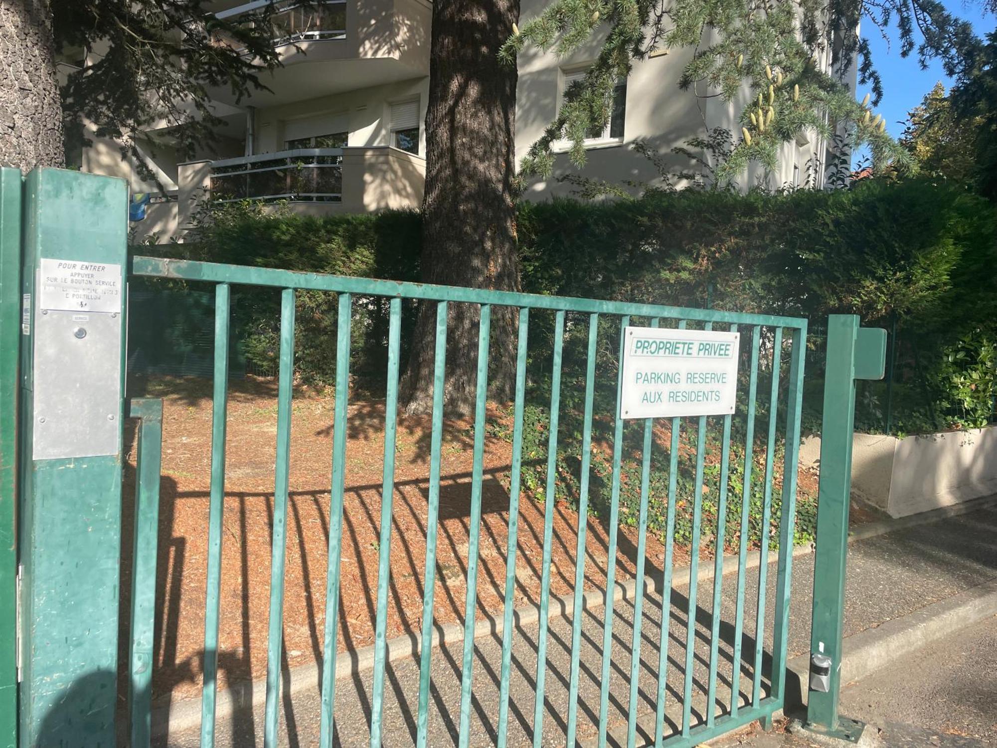 City & Cosy, Lyon Charcot- Wifi - Lave Linge - Balcon - Parking Ngoại thất bức ảnh